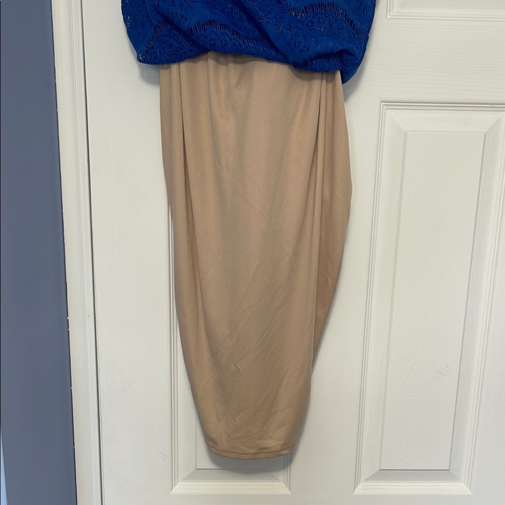 Junior’s Elegant Blue Lace Dress - Picture 4 of 9